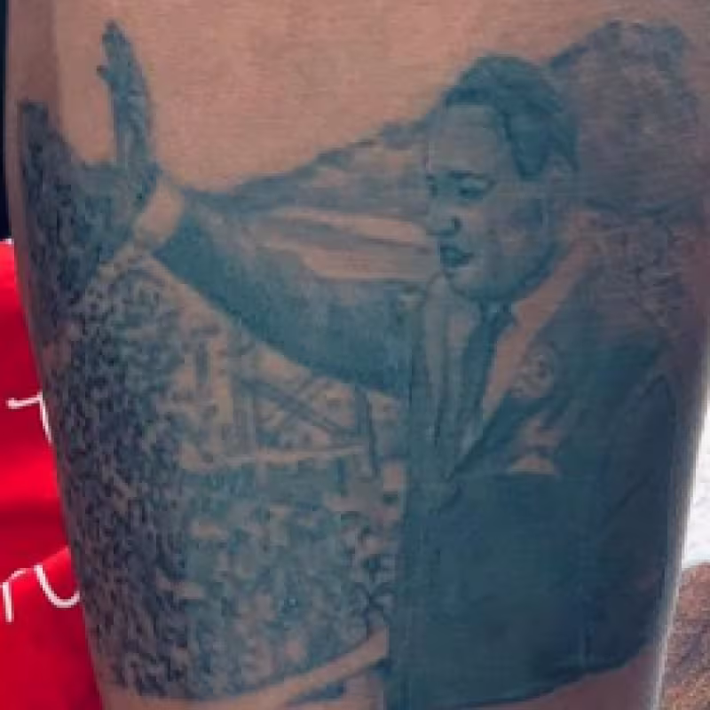 Dwyane Wade se tatúa un tributo a Martin Luther King Jr.'s