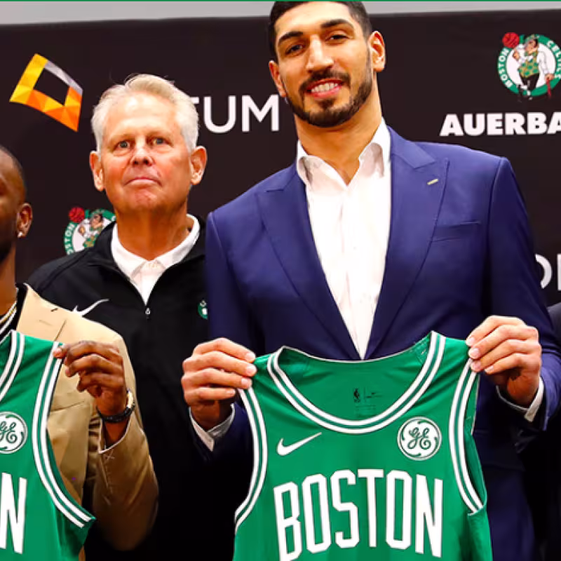 Walker y Kanter, durante su presentación con los Celtics.