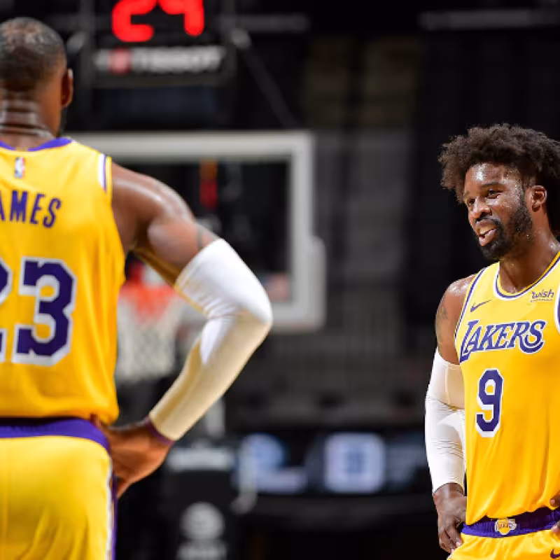 Wesley Matthews y LeBron James, en el Spurs-Lakers de la madrugada del 31 de diciembre de 2020.