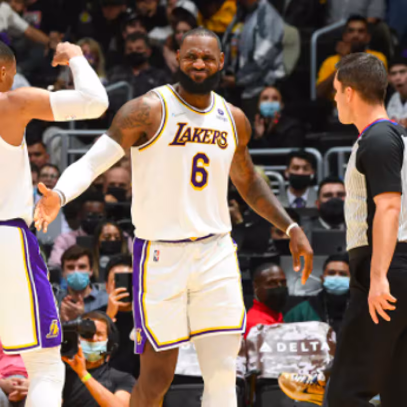 Gran partido de LeBron James y Russell Westbrook.