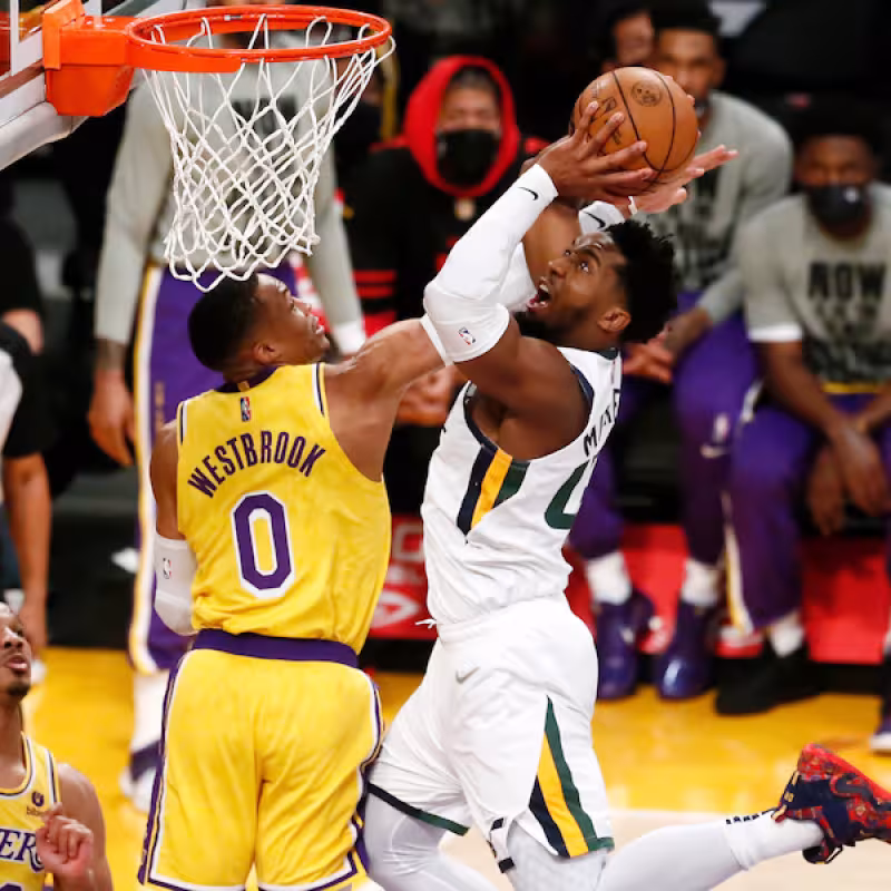 Russell Westbrook y Donovan Mitchell están envueltos en numerosos rumores NBA.