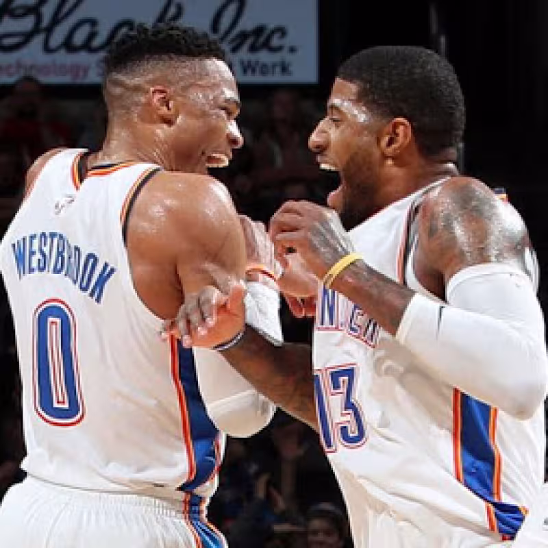 Russell Wesbrook y Paul George con los Oklahoma City Thunder.