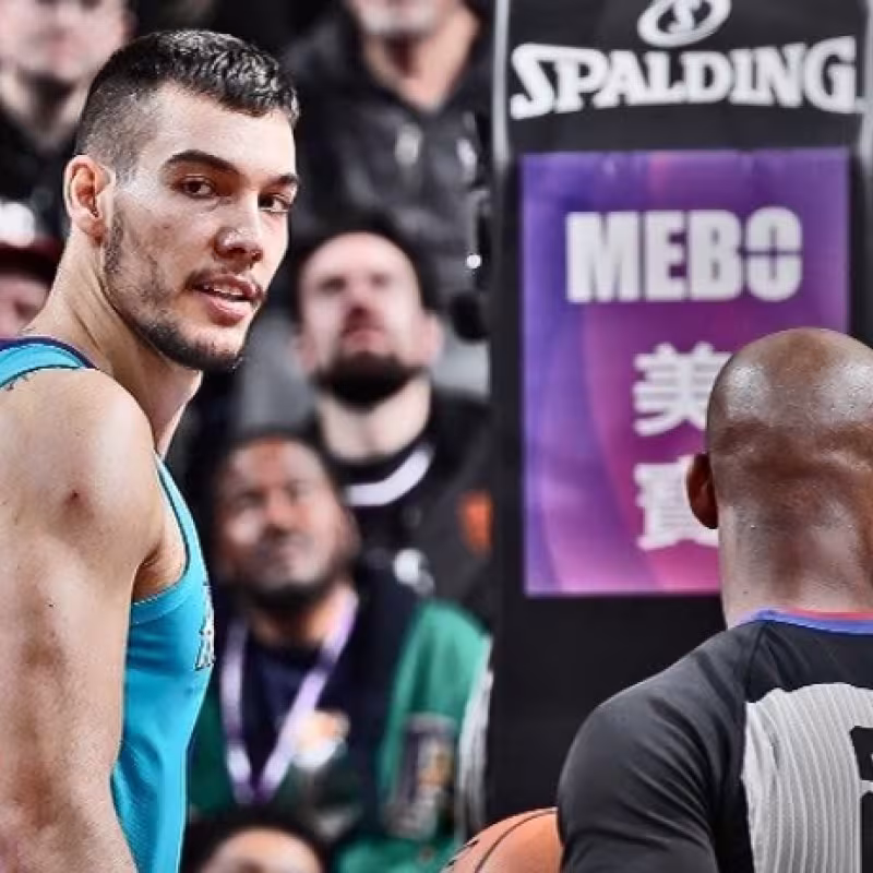 Willy Hernangómez, en un entrenamiento con los Hornets.
