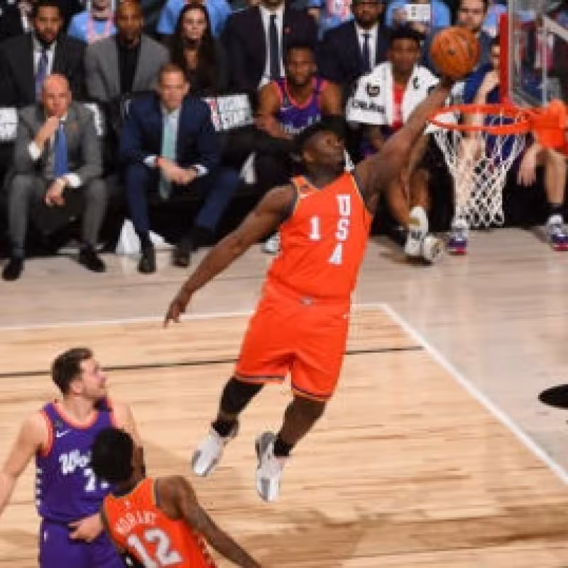 Zion Williamson durante el Rising Stars del fin de semana de las Estrellas.