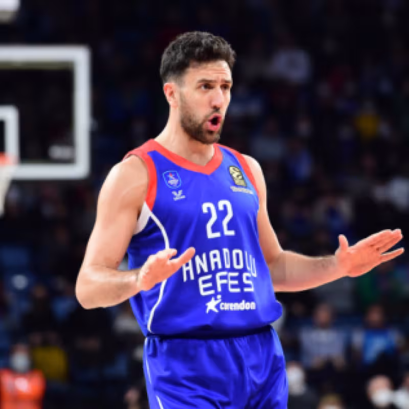  Vasilije Micic sigue sin dar el salto a la NBA.