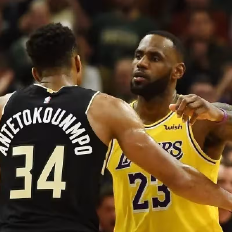 Giannis Antetokounmpo y LeBron James, MVPs de la NBA.
