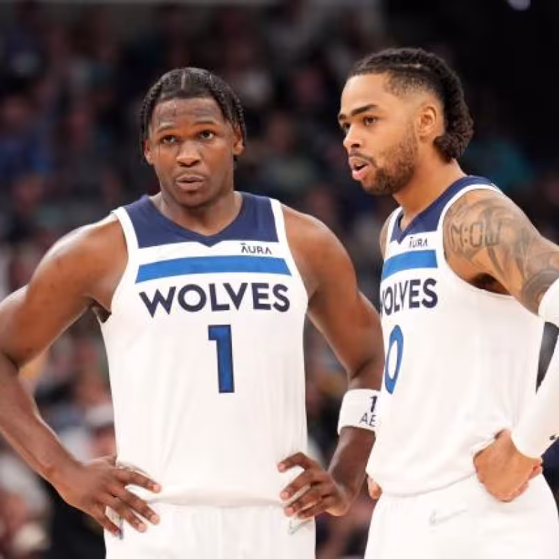 Anthony Edwards y D'Angelo Russell, con los Minnesota Timberwolves