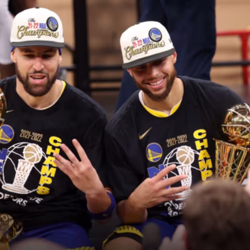 Klay Thompson y Stephen Curry, jugadores de Golden State Warriors. 