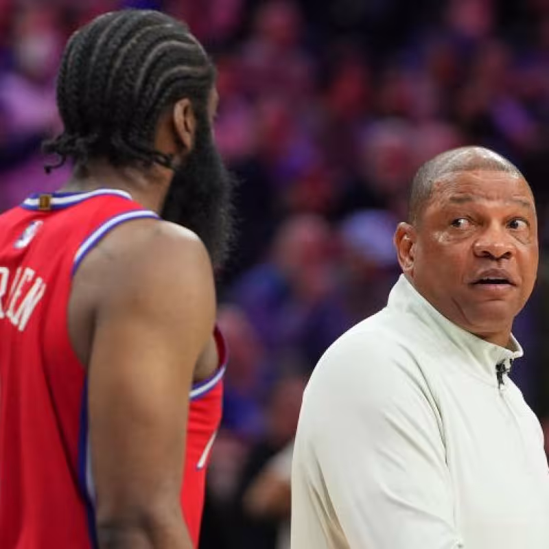 Doc Rivers y James Harden, con los Philadelphia 76ers