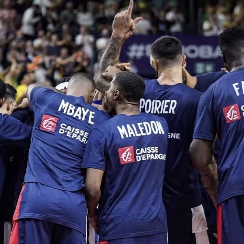 Francia vence a Hungría por 78-74.