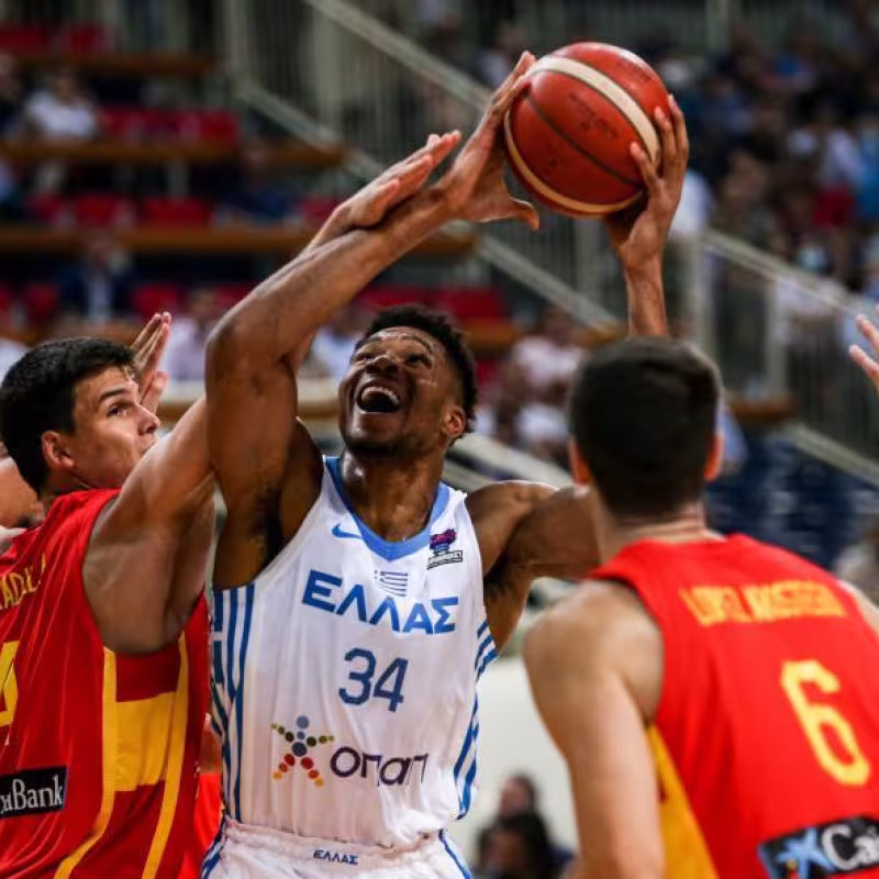 Giannis Antetokounmpo, estrella de la Selección de Grecia.
