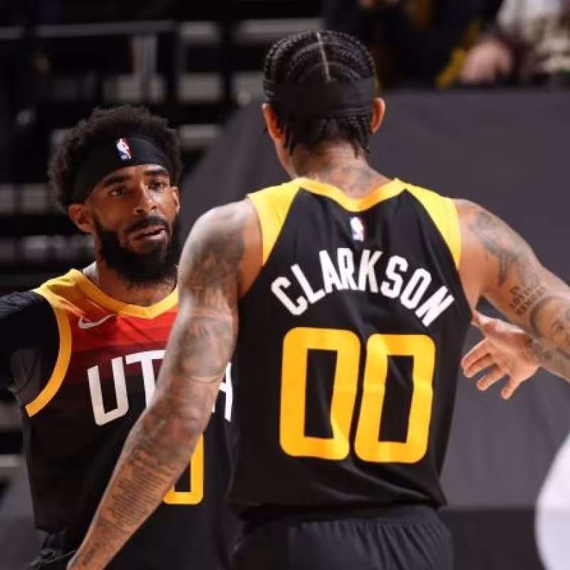 Mike Conley y Jordan Clarkson, jugadores de Utah Jazz.