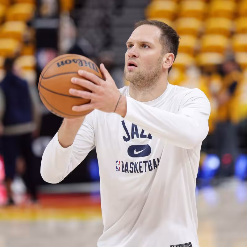 Bojan Bogdanovic, en un calentamiento con los Utah Jazz
