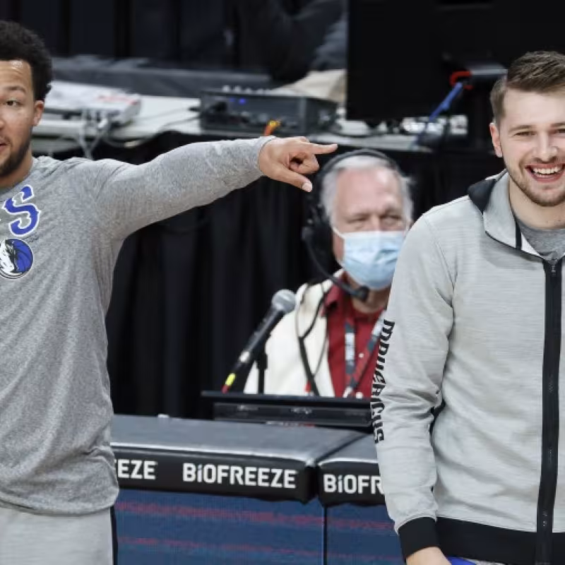 Jalen Brunson y Luka Doncic, compañeros en Dallas Mavericks de 2018 a 2022