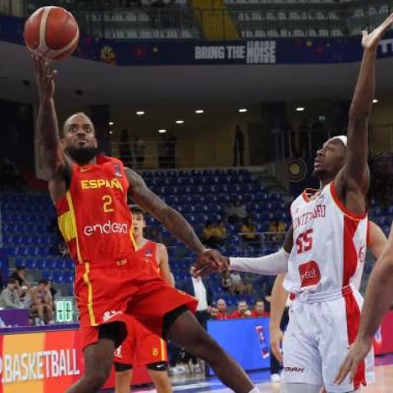 Lorenzo Brown, entrando a canasta