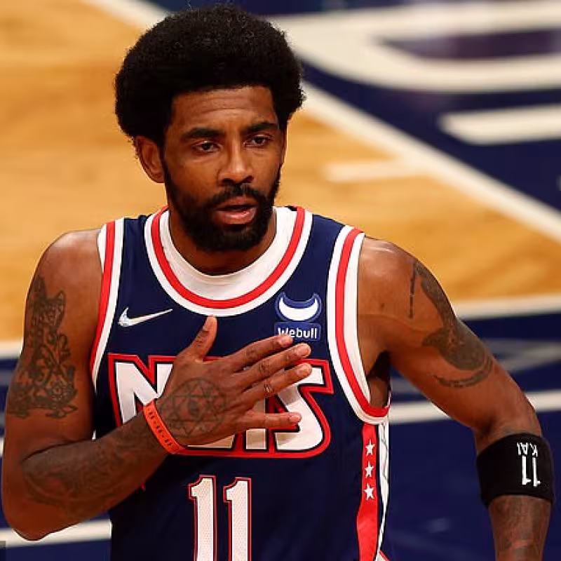 Kyrie Irving, crítico con la vacuna