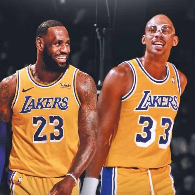 LeBron James y Kareem Abdul-Jabbar, los dos máximos anotadores de la historia de la NBA.