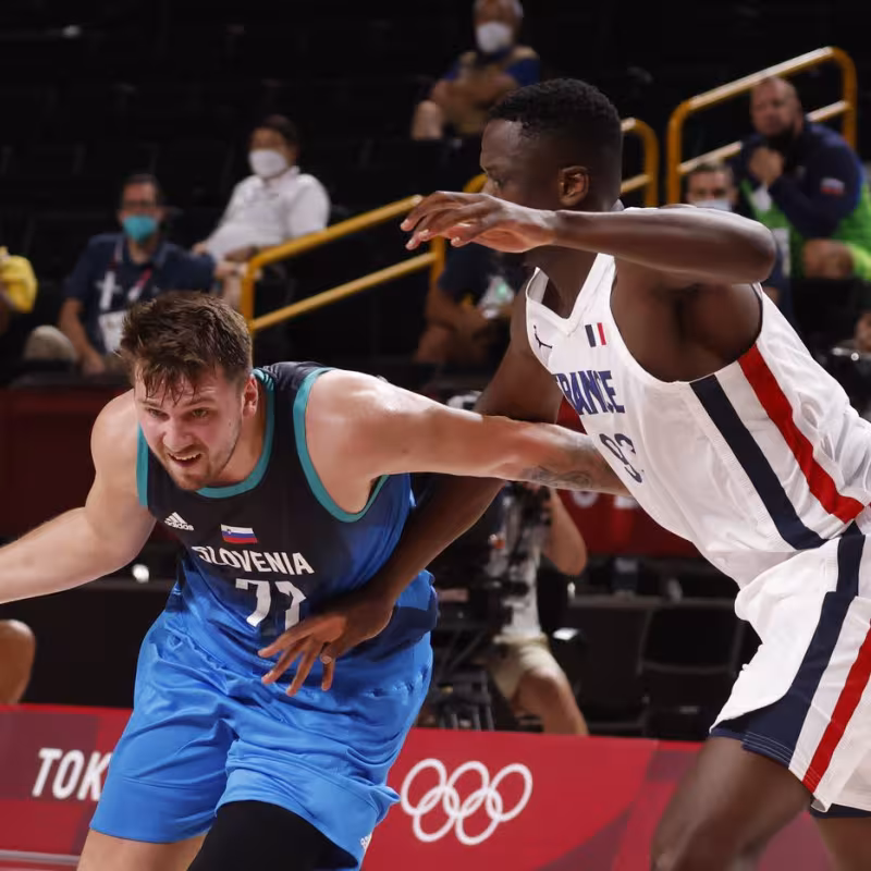 Luka Doncic, en un partido contra Francia del Eurobasket 2022.