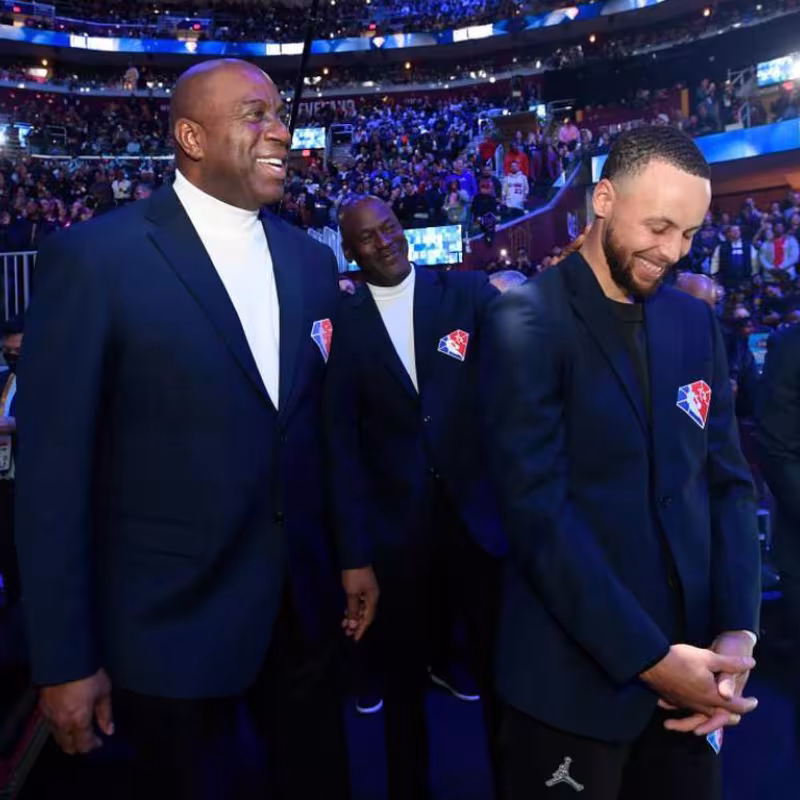 Magic Johnson y Stephen Curry, dos de los mejores bases de la historia de la NBA