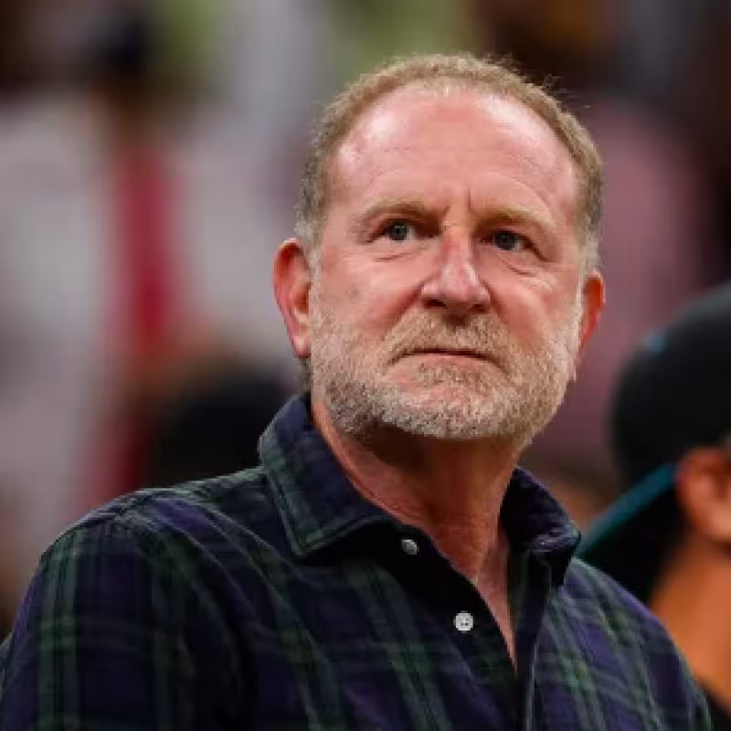Robert Sarver, dueño de Phoenix Suns. 