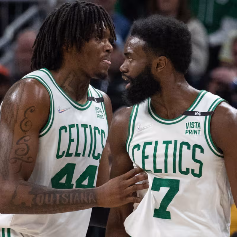 Robert Williams y Jaylen Brown, con los Boston Celtics