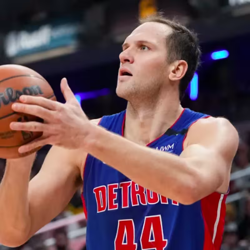 Bojan Bogdanovic seguirá en Detroit. 