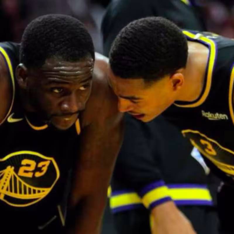 Jordan Poole recibió un guantazo de Draymond Green. 