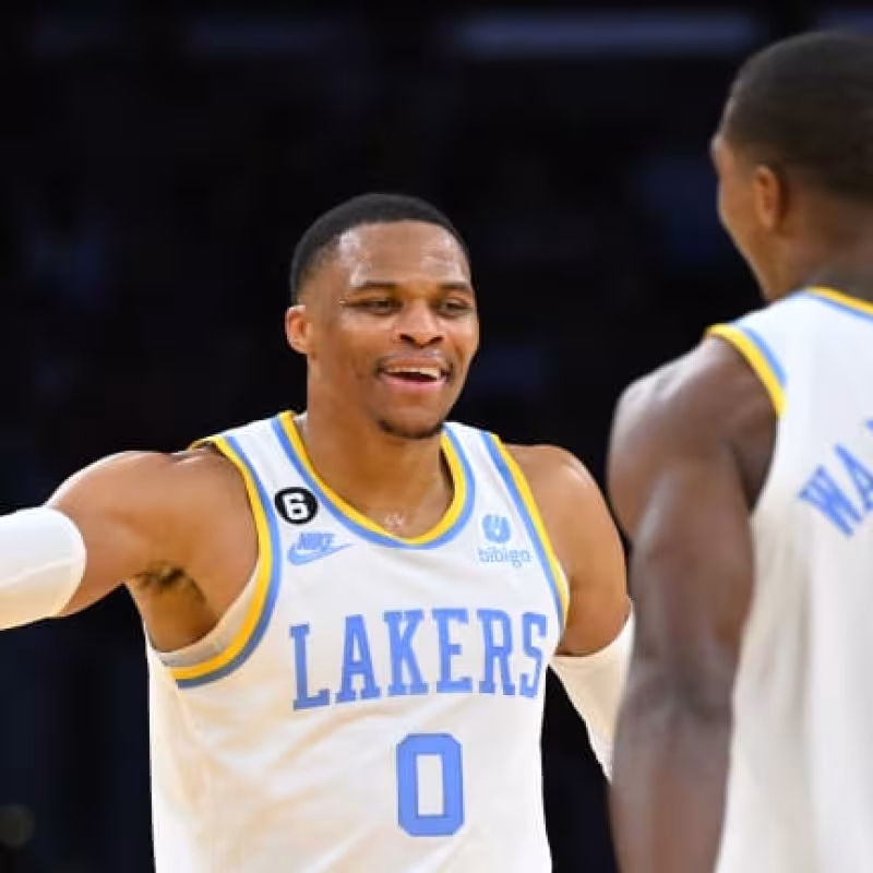 Russell Westbrook y Lonnie Walker IV