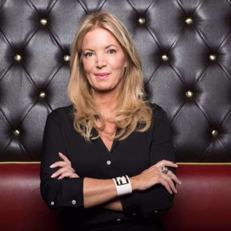 Jeanie Buss, dueña de Los Angeles Lakers.