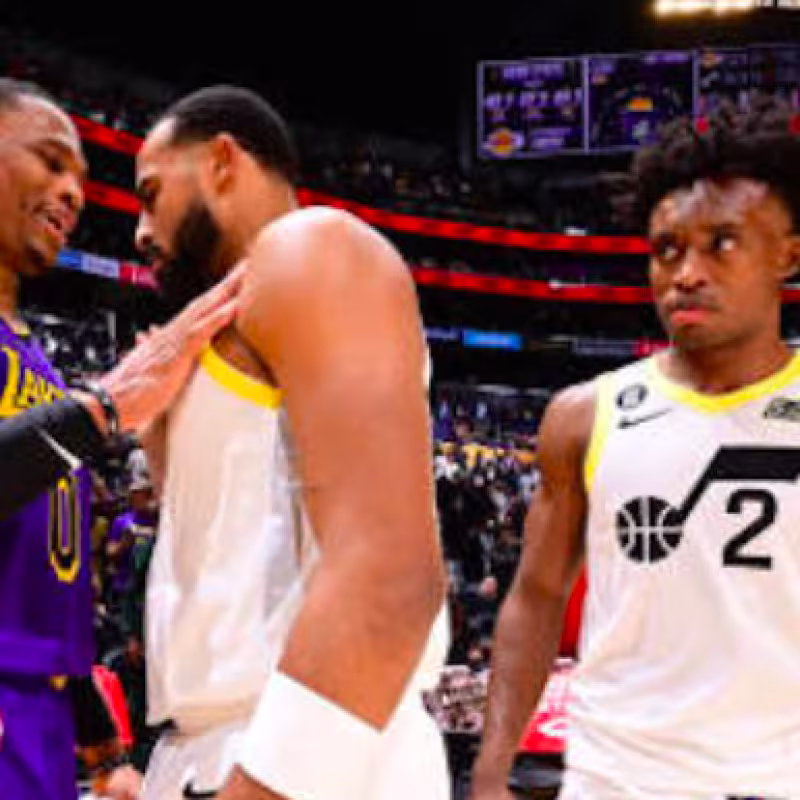 Talen Horton-Tucker, saludando a Russell Westbrook en el Jazz-Lakers.