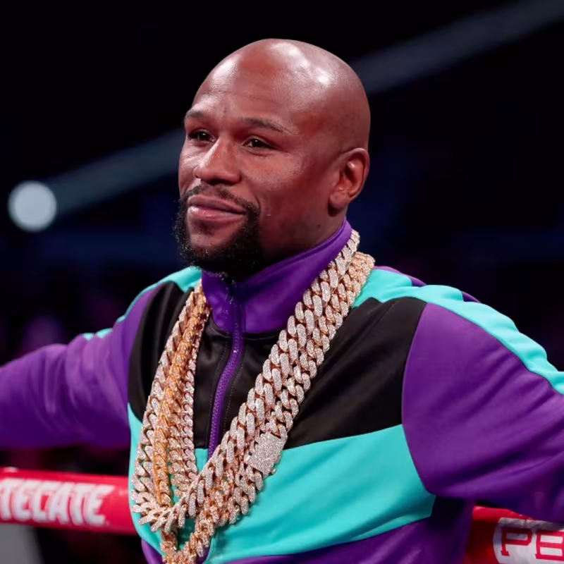 Floyd Mayweather, ex campeón mundial y leyenda del boxeo.