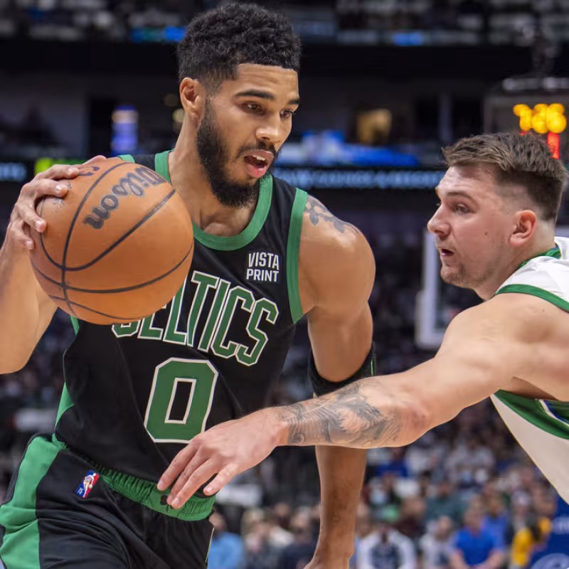 Jayson Tatum y Luka Doncic, dos de los mejores jugadores jóvenes de la NBA en la temporada 2022/23