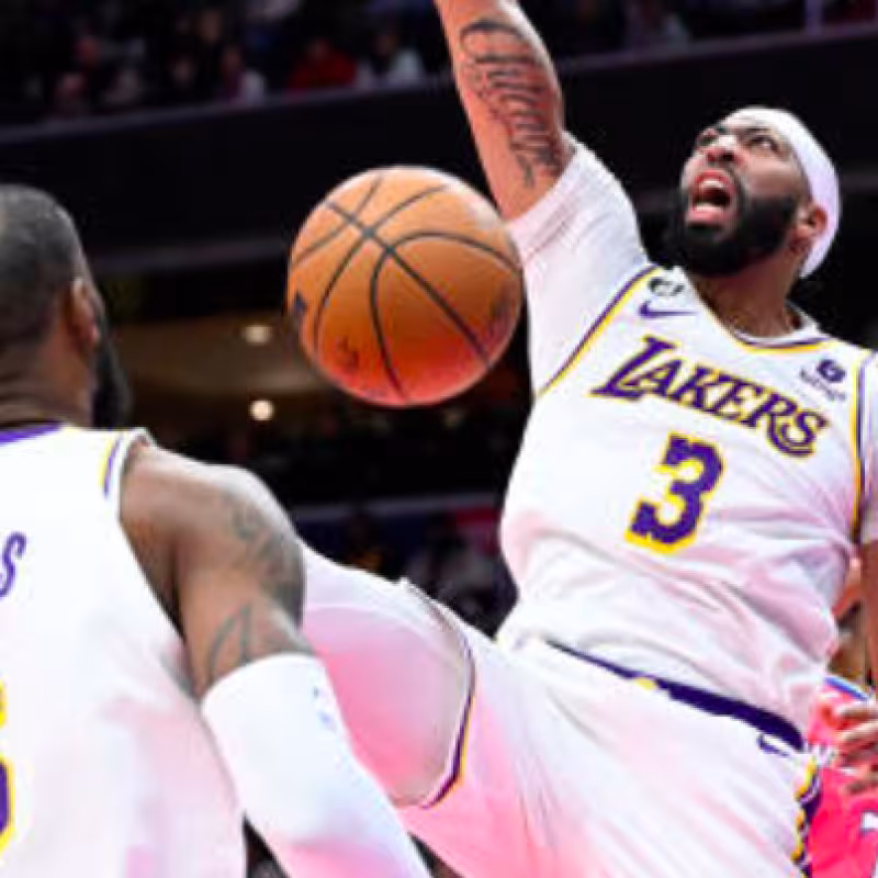Anthony Davis y LeBron James, estrellas de Los Angeles Lakers.