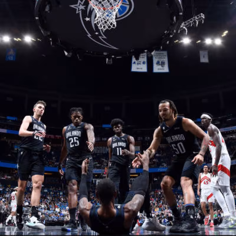 Cole Anthony, canasta imposible. Foto: gettyimages