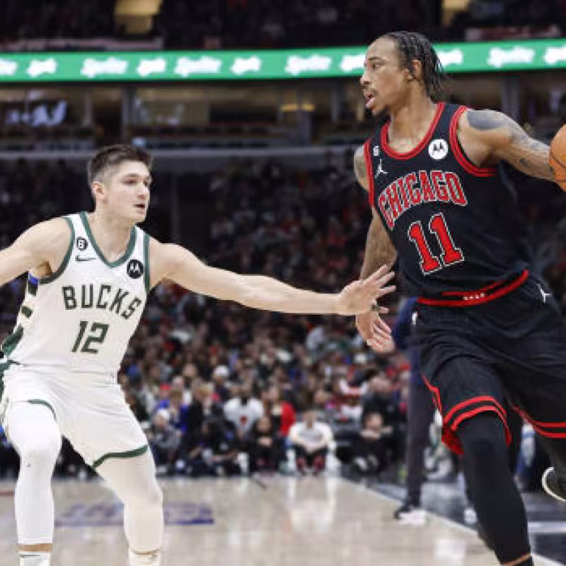 DeMar DeRozan, defendido por Grayson Allen