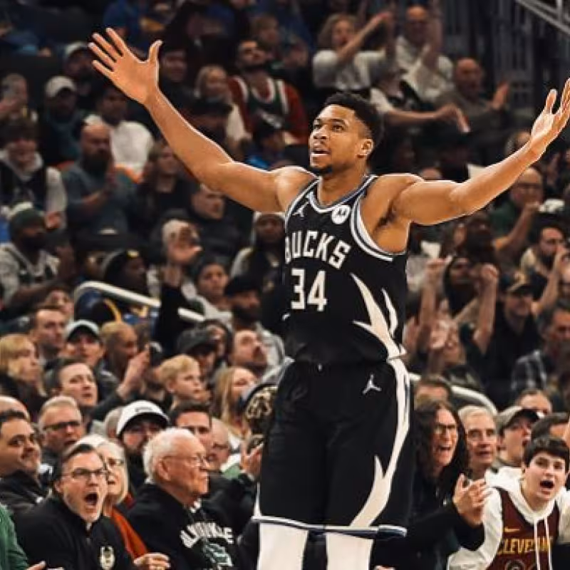 Giannis Antetokounmpo, estrella de Milwaukee Bucks. 