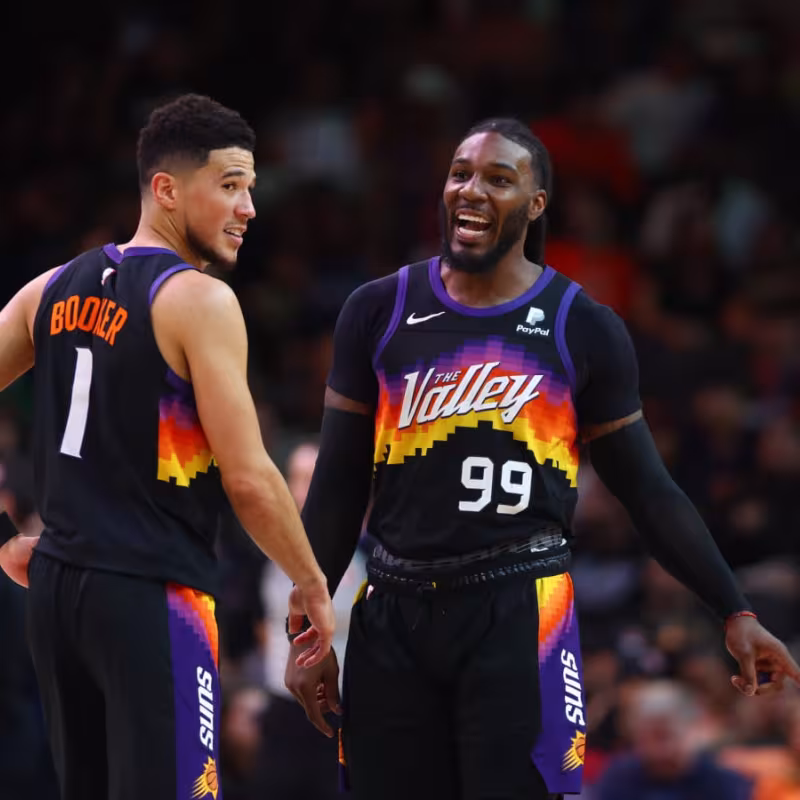 Devin Booker y Jae Crowder