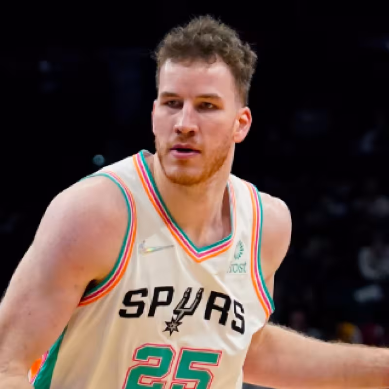 Jakob Poeltl, con la camiseta de San Antonio Spurs. 