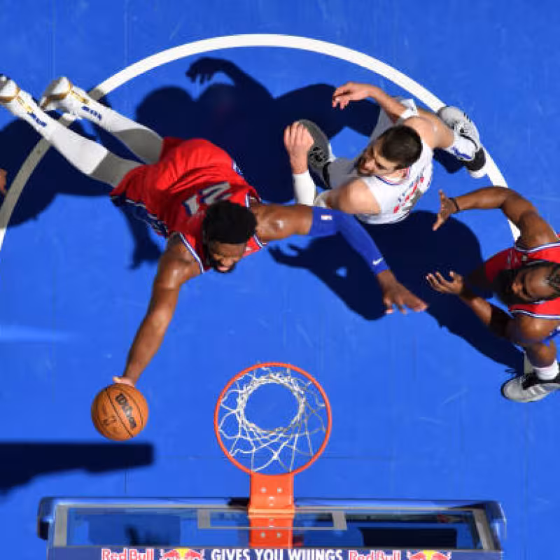 Joel Embiid y James Harden, histórico partido. Foto: gettyimages