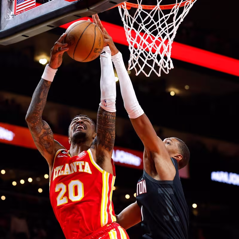 John Collins, en un partido contra Houston Rockets