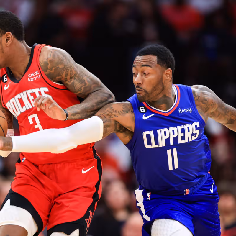 Kevin Porter Jr. y John Wall, disputando un balón