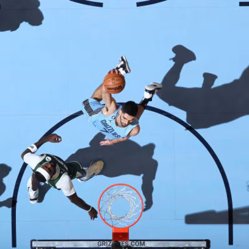Santi Aldama, mate y arañazo. Foto: gettyimages