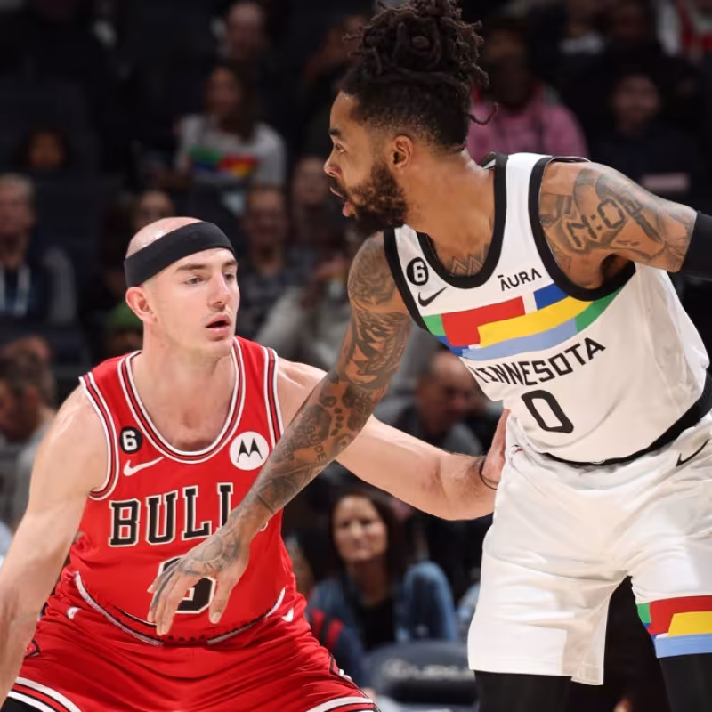 D'Angelo Russell, defendido por Alex Caruso