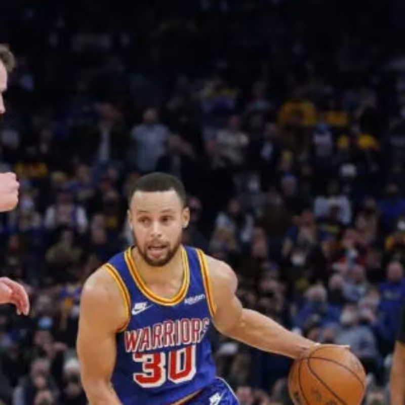 Jakob Poeltl vuelve a sonar para Golden State Warriors.
