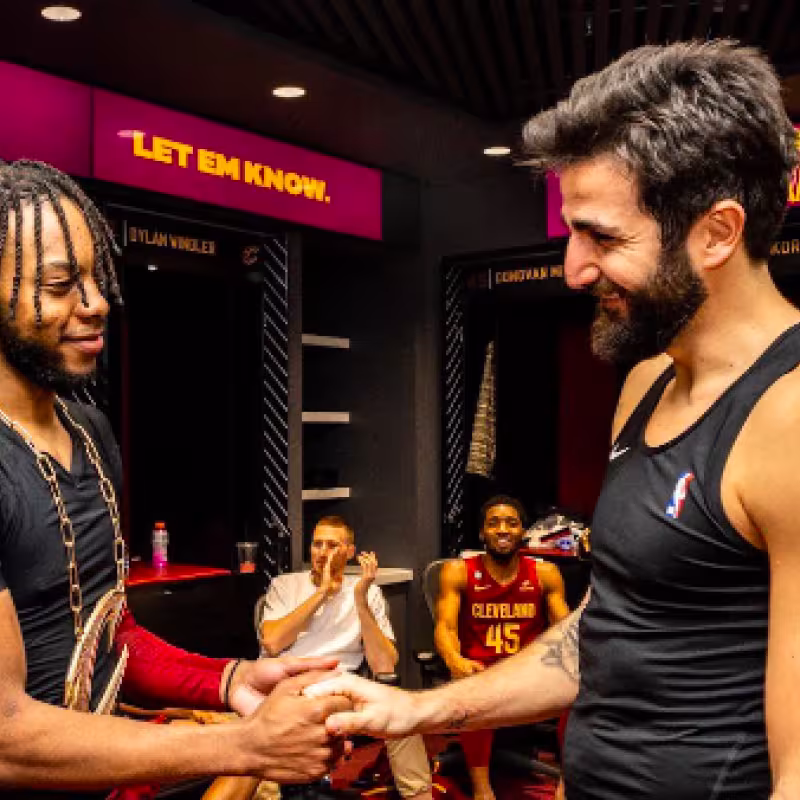 Ricky Rubio y Darius Garland, jugadores de Cleveland Cavaliers. 