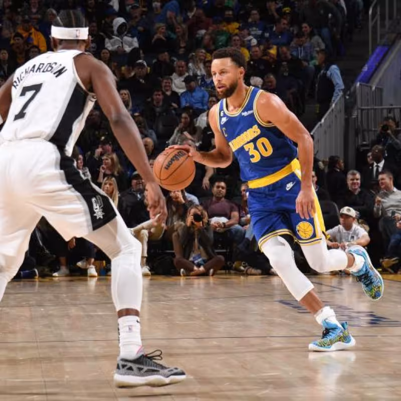 Stephen Curry, en un partido contra San Antonio Spurs