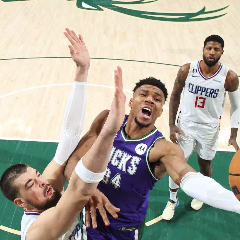 Giannis Antetokounmpo, estrella de Milwaukee Bucks.