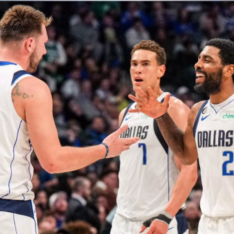 Luka Doncic y Kyrie Irving, estrellas de Dallas Mavericks.