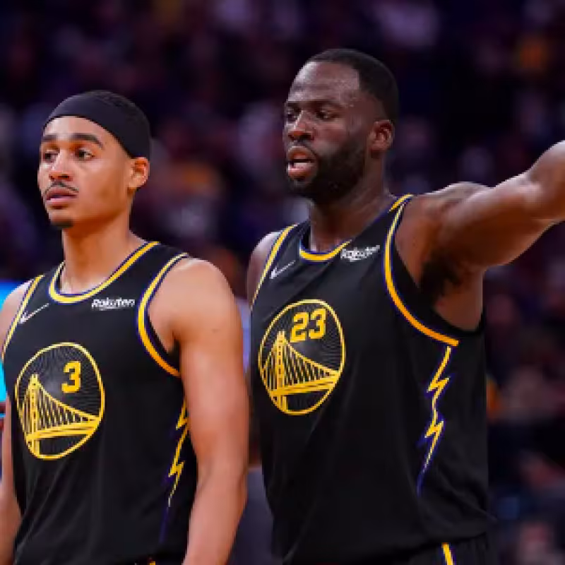 Draymond Green y Jordan Poole, con la camiseta de Golden State Warriors. 