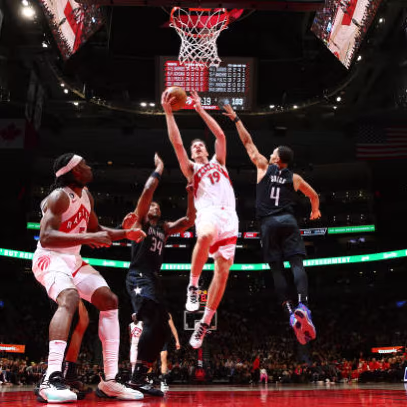 Jakob Poeltl en Toronto Raptors. Foto: gettyimages